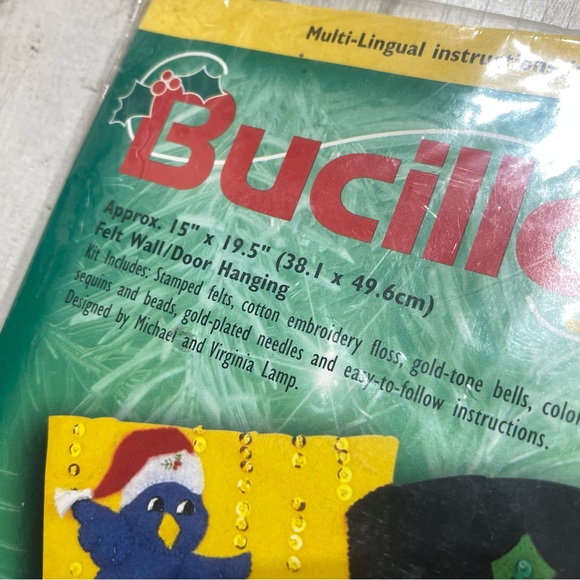 Bucilla 84139 Snowman Felt Door/Wall Hanging 15" x 19.5" Finished Size 1999 Kit - Picture 2 of 4